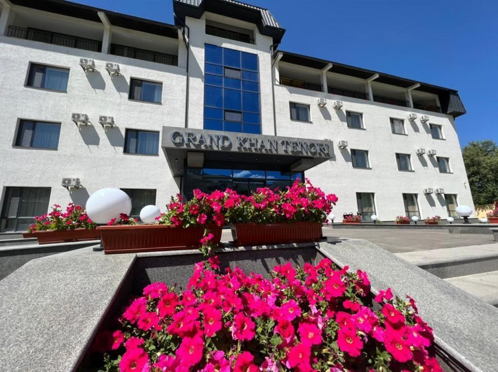 Grand Khan Tengri 4* Naryn Экстерьер фото