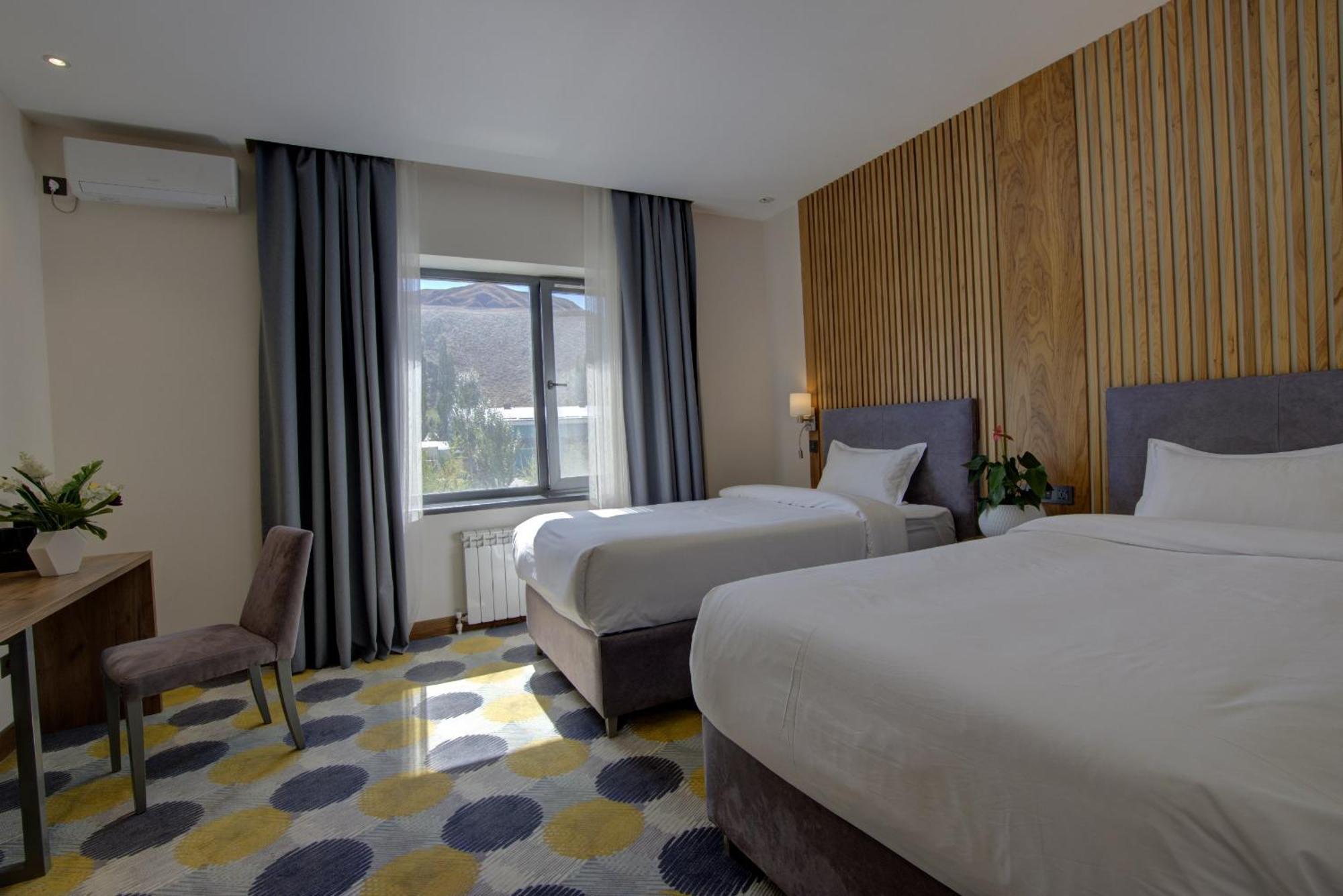 Grand Khan Tengri 4* Naryn Экстерьер фото