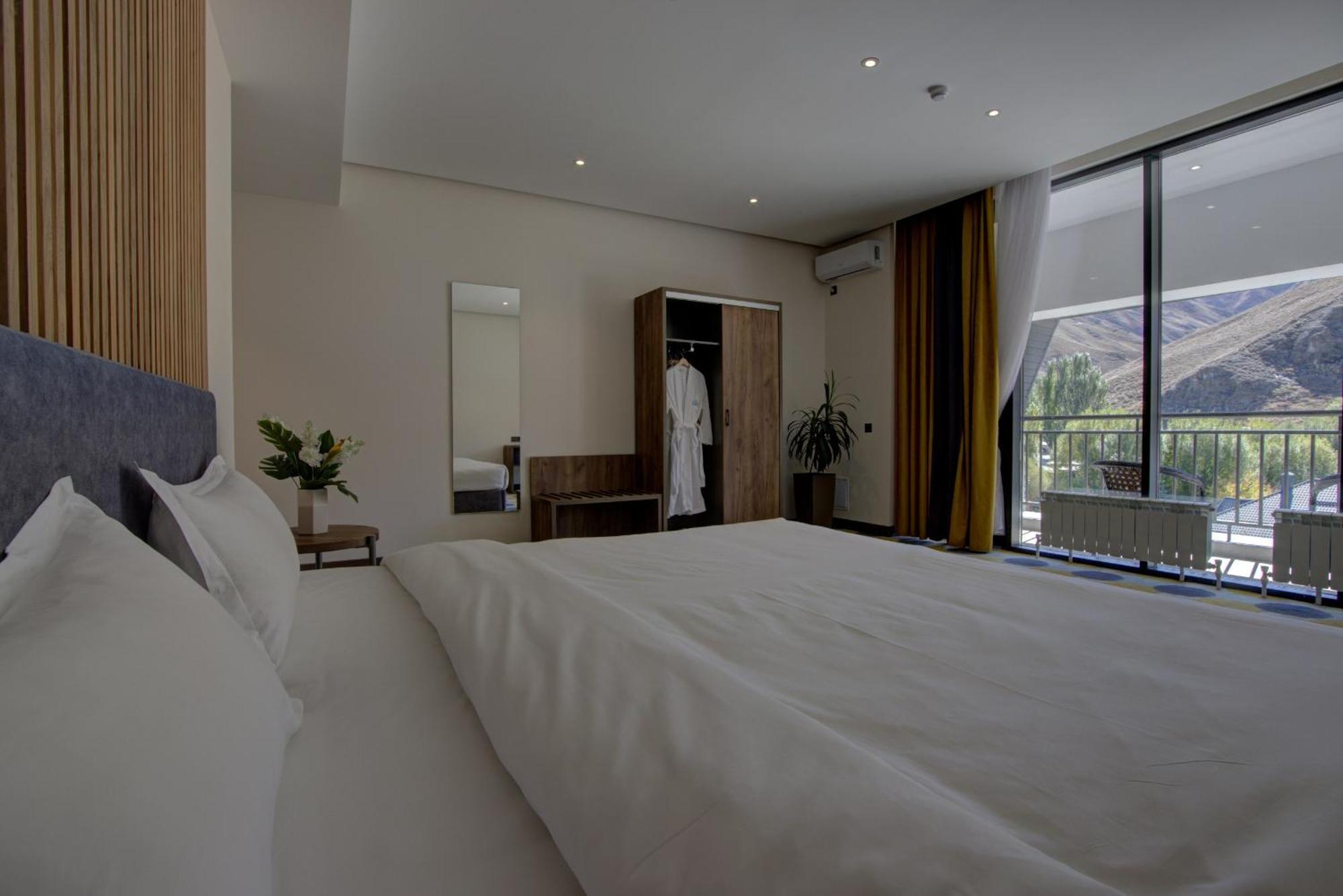 Grand Khan Tengri 4* Naryn Экстерьер фото