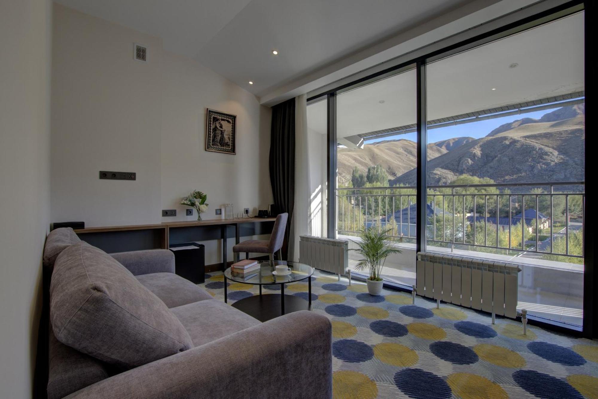 Grand Khan Tengri 4* Naryn Экстерьер фото