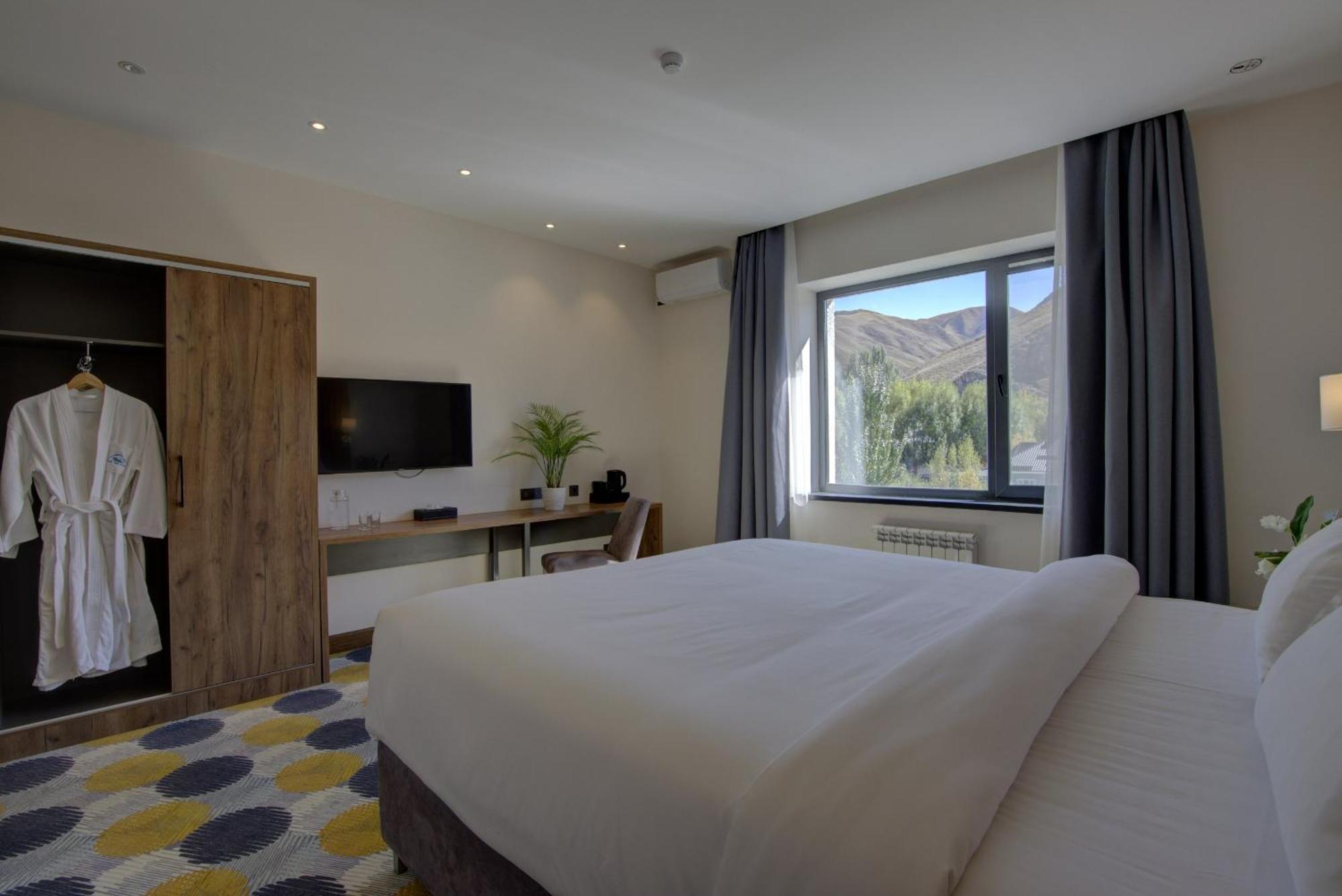 Grand Khan Tengri 4* Naryn Экстерьер фото