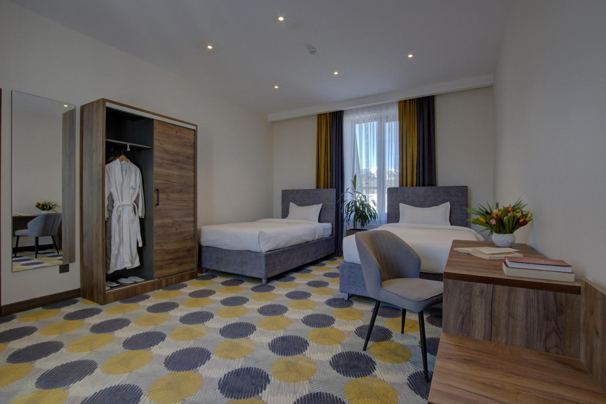 Grand Khan Tengri 4* Naryn Экстерьер фото