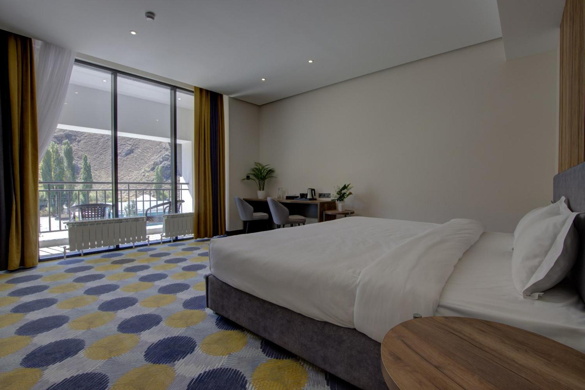 Grand Khan Tengri 4* Naryn Экстерьер фото